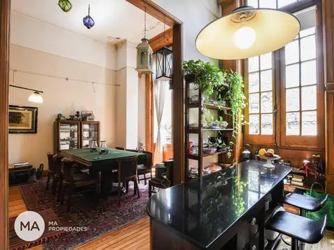 Casa 6 ambientes con 2 baños