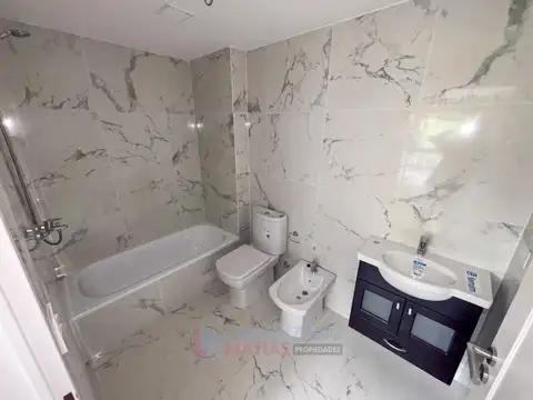 Oficina 3 ambientes con 2 baños