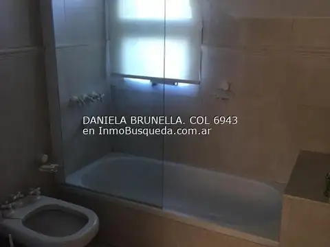 Casa en Venta con 4 cocheras