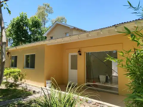 Casa en dos plantas de 5 ambientes
