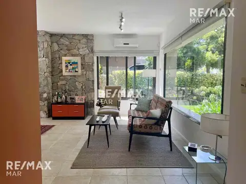 Casa 5 ambientes con 4 baños