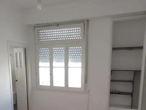 Villa Urquiza Altolaguirre 1900 y Echeverría monoambiente tipo casa primer piso por escalera totalmente reciclado con patio a electricidad. A 5 cuadras de estación Echeverría subte línea B