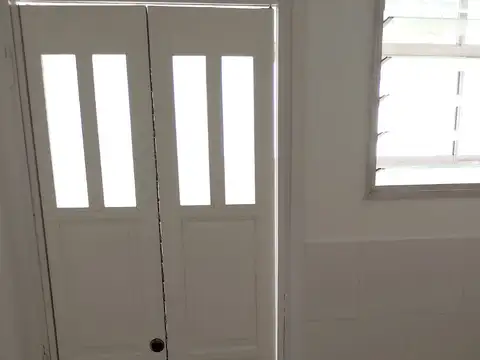 Villa Urquiza Altolaguirre 1900 y Echeverría monoambiente tipo casa primer piso por escalera totalmente reciclado con patio a electricidad. A 5 cuadras de estación Echeverría subte línea B