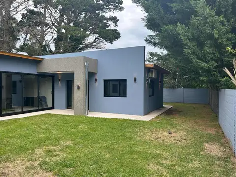 Casa en venta - 4 Dormitorios 2 Baños - Santa Clara del Mar