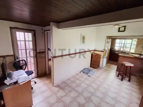 Casa 6 ambientes con 2 baños