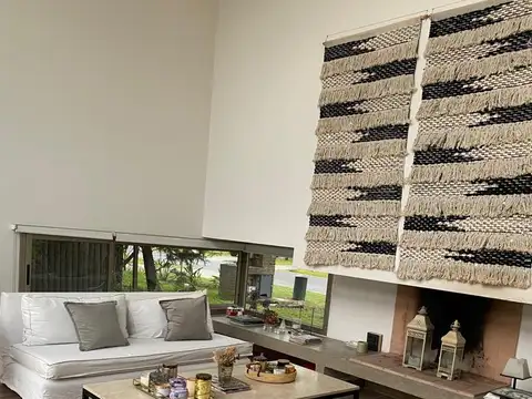 Casa 5 ambientes con 4 baños