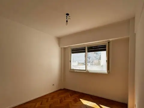 DEPTO INMEJORABLE ESTADO–AL FRENTE–C/COCHERA CUBIERTA Y BAULERA–DOBLE CIRCULACION - BALCON CORRIDO