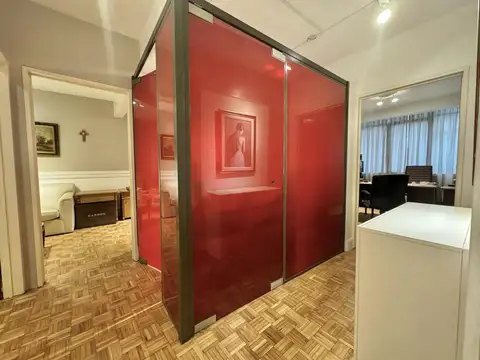 IMPECABLE OFICINA DE 5 AMBIENTES SOBRE LA CALLE FLORIDA, EDIFICIO BOSTON.