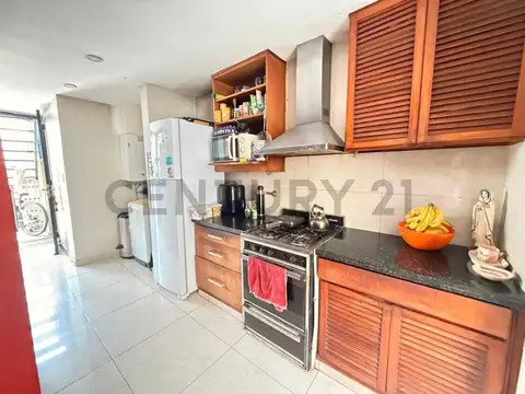 Casa en Venta de 3 dormitorios y 6 ambientes en ciudad de La plata, provincia de Buenos Aires