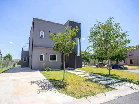 Casa en Venta en Presidente Derqui, USD 220.000