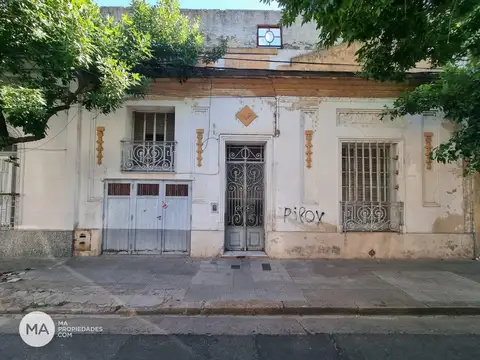 Casa 5 Dormitorios con potencial de reciclaje - Marcos Paz 3500 - Echesortu Rosario | Venta