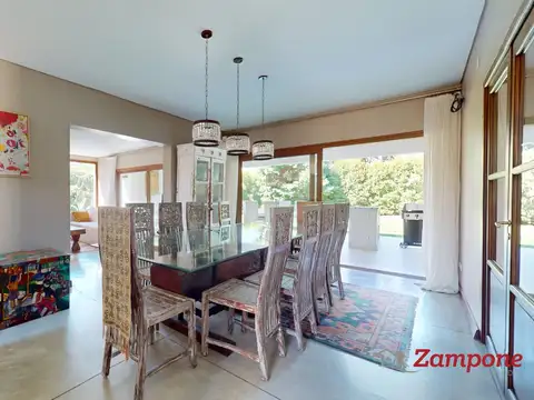 Casa 9 ambientes con 5 baños