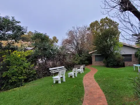 Casa en Venta con 2 cocheras