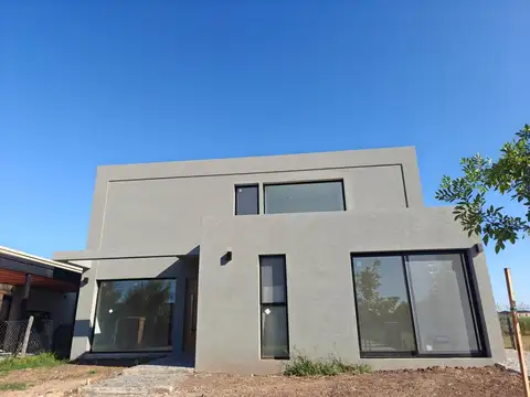 Casa en Venta en Pilar del Este - Santa Lucia, USD 249.000