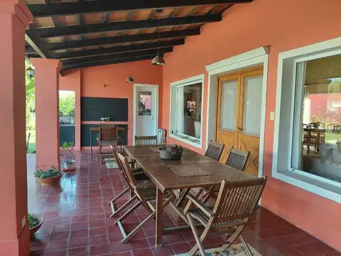 Casa 7 ambientes con 4 baños