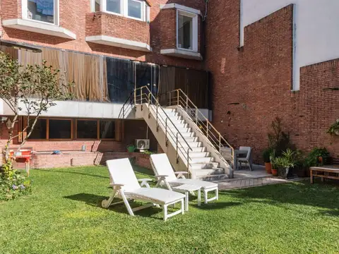 Casa en venta, 10 ambientes, Barrio Parque, 5 cocheras, pileta