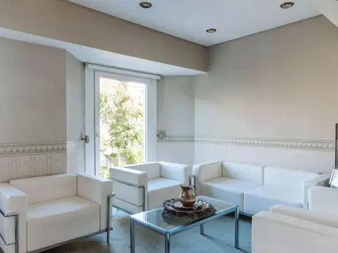 Casa en venta, 10 ambientes, Barrio Parque, 5 cocheras, pileta