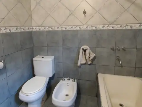 Casa 3 dormitorios y Local comercial