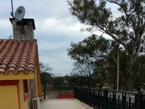 Casa 7 ambientes con 5 baños