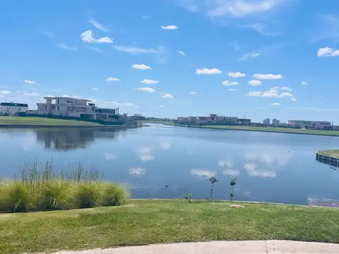 Lote en venta en Puentes, Nordelta con doble espejo de laguna