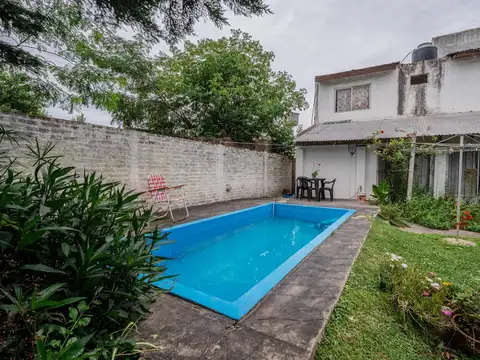 Casa 8 ambientes en Venta en Centro De Lujan
