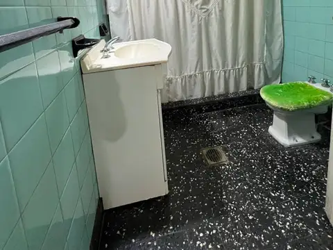 Depto Tipo Casa 4 ambientes con 2 baños