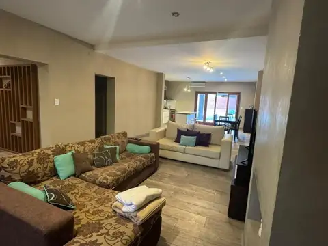 Casa 4 ambientes con 3 baños