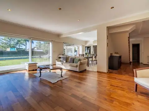 VENTA/PERMUTA - Casa - 5 dormitorios - Pileta y quincho - Fisherton, Rosario