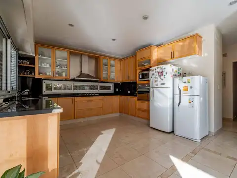 Juan José Paso  al 8700