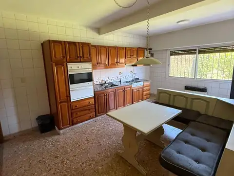 Casa en Alquiler con 240 cocheras