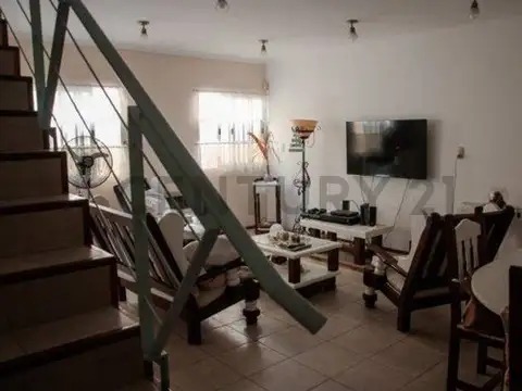 Casa 5 ambientes con 2 baños