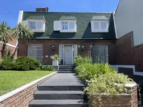 Casa en Venta con 2 cocheras