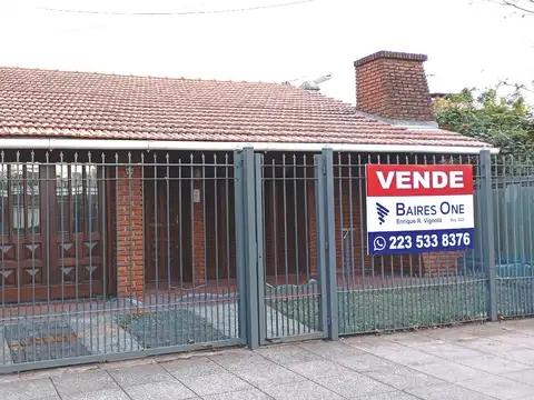 Chalet en PH - 3 amb c/garaje, depend. serv. , patio, parrilla. Excelente estado. APTO CREDITO. SIN GASTOS