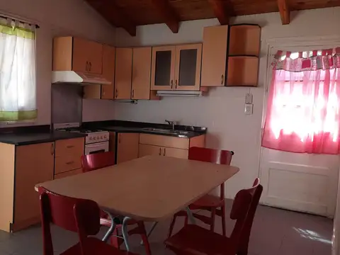 Casa amoblada de 3 dormitorios en alquiler en Rincón de los Sauces
