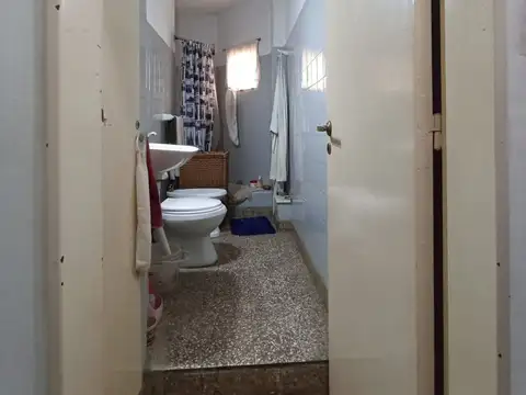 CASA  4amb VENTA Hurlingham Barrio Cartero PERMUTA