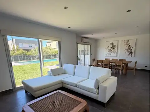 Casa 5 ambientes con 5 baños