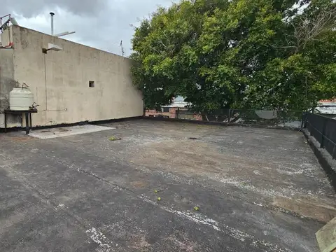Venta CASA 4 AMB CON PATIO Y COCHERA - Villa Lynch