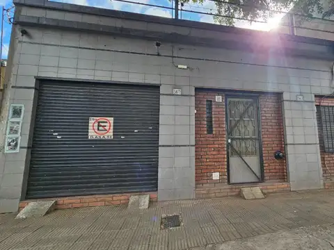 Venta CASA 4 AMB CON PATIO Y COCHERA - Villa Lynch