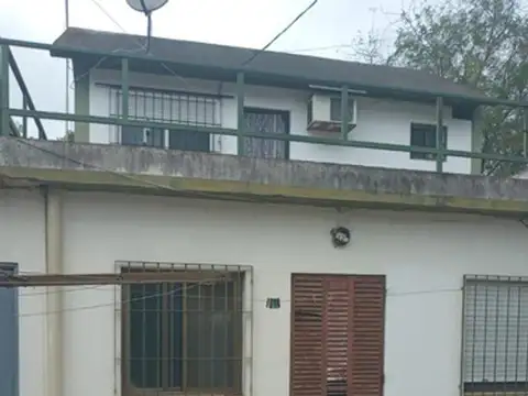 Casa 6 ambientes con 4 baños