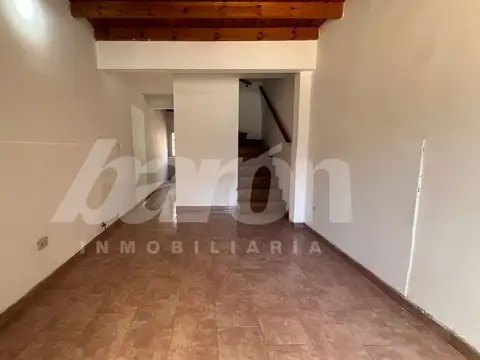 Depto Tipo Casa en Alquiler en Lomas De Zamora, $ 650.000