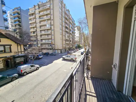 Departamento 2 amb. externo con balcón - Sarmiento y Gascón