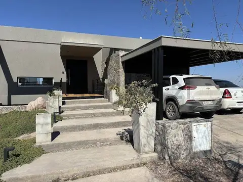 CASA EN VENTA BARRIO AGUARIBAY