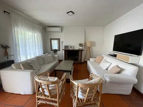Casa en Alquiler Temporal en Bella Vista, USD 1.400