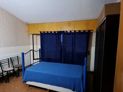 Casa 8 ambientes con 2 baños