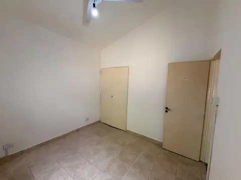 Casa en Alquiler con 2 cocheras