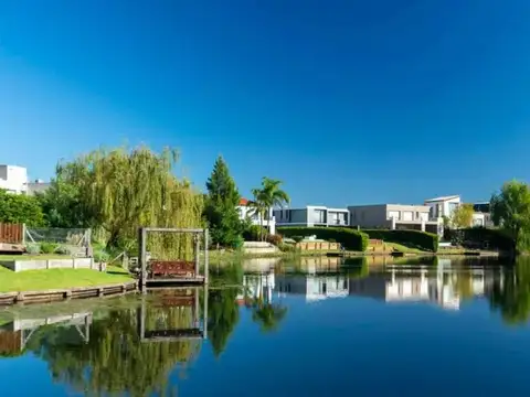 Lote al agua en las Casuarinas Nordelta