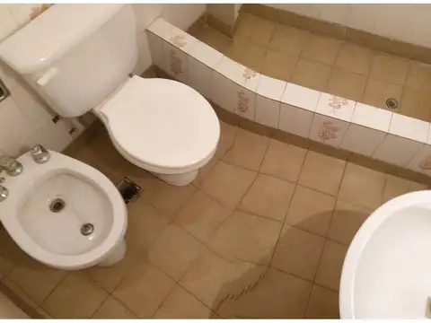 Inte G Larralde 2100, Piso 1