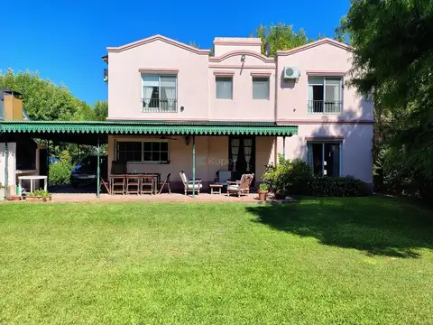 Casa en Venta con 2 cocheras
