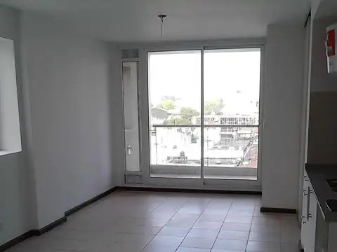 Alquiler. Monoambiente divisible, amplio con balcón.
