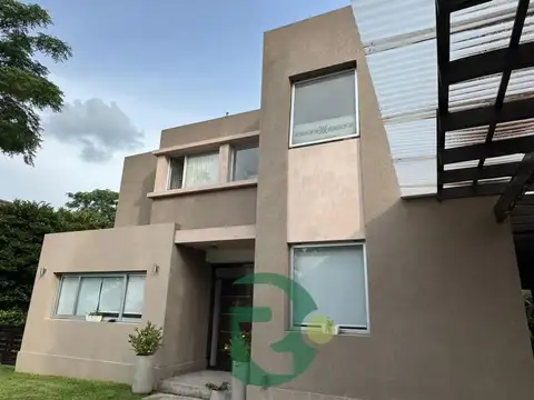 Casa 4 ambientes con 3 baños